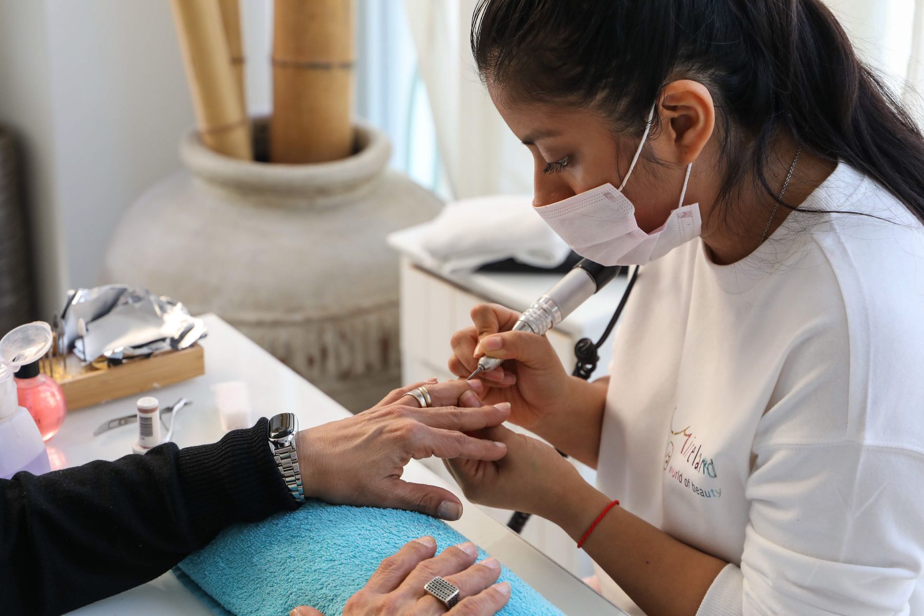 Manucure en institut, pose de vernis