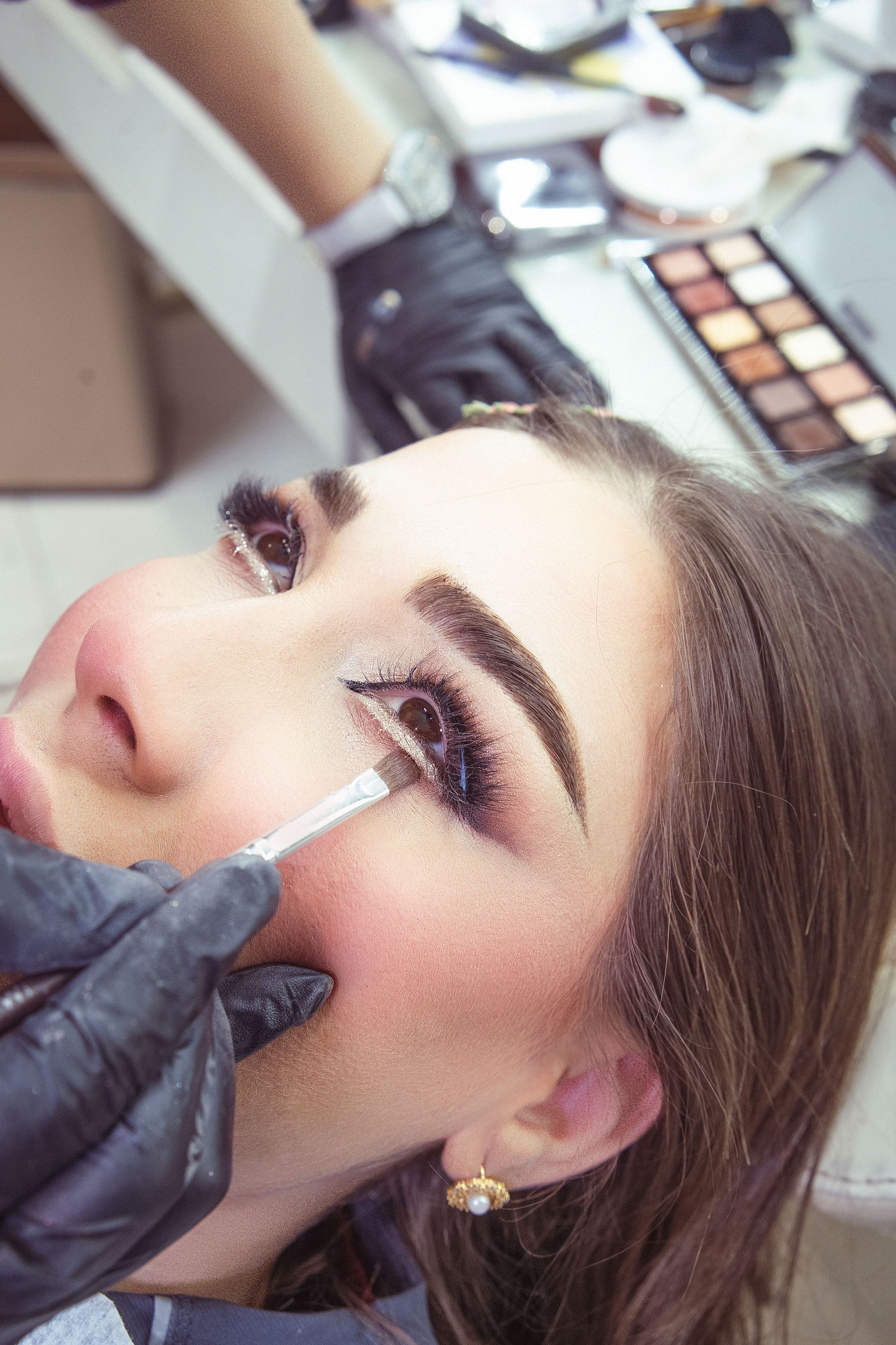 Maquillage des sourcils en institut