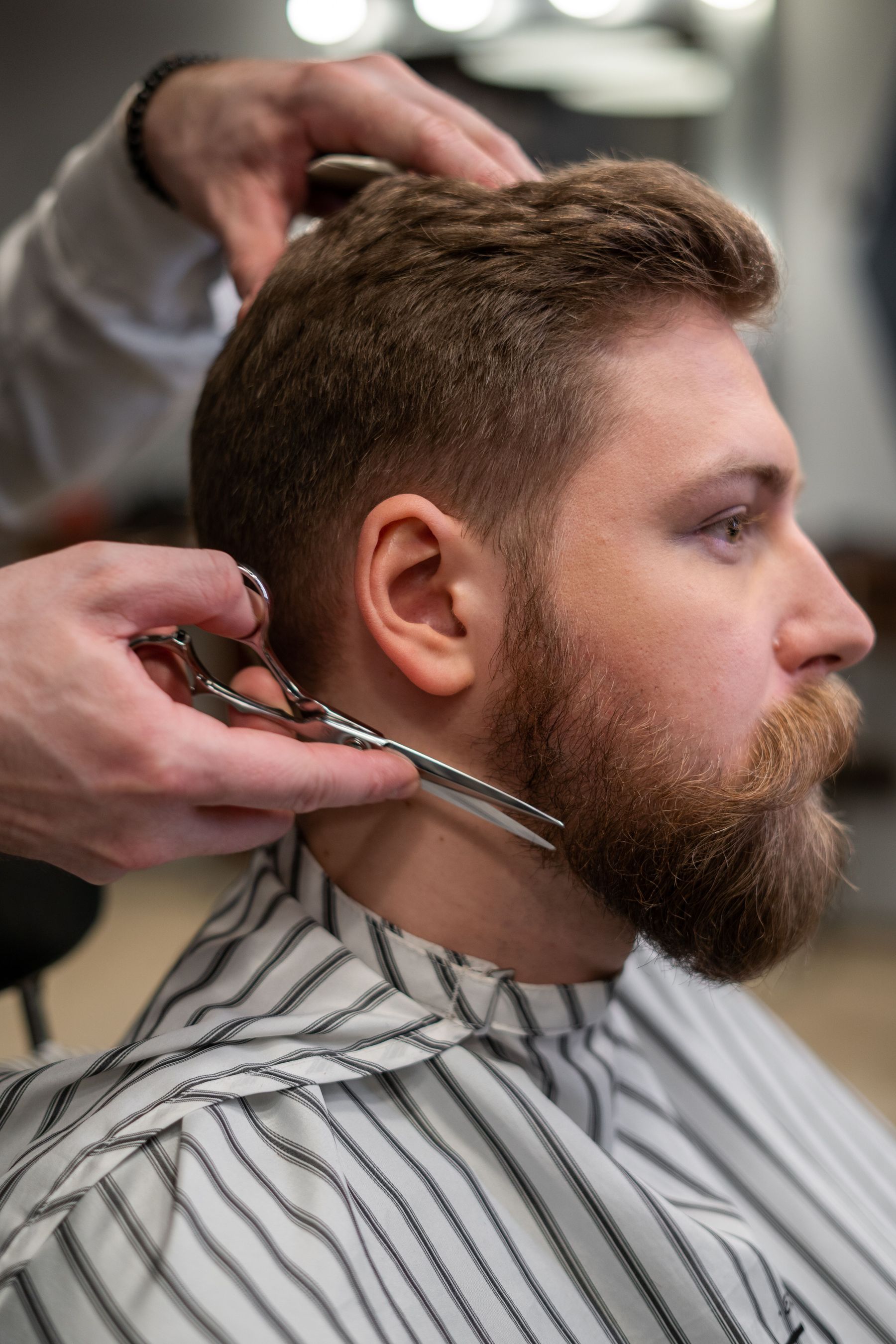 Taille de barbe aux ciseaux